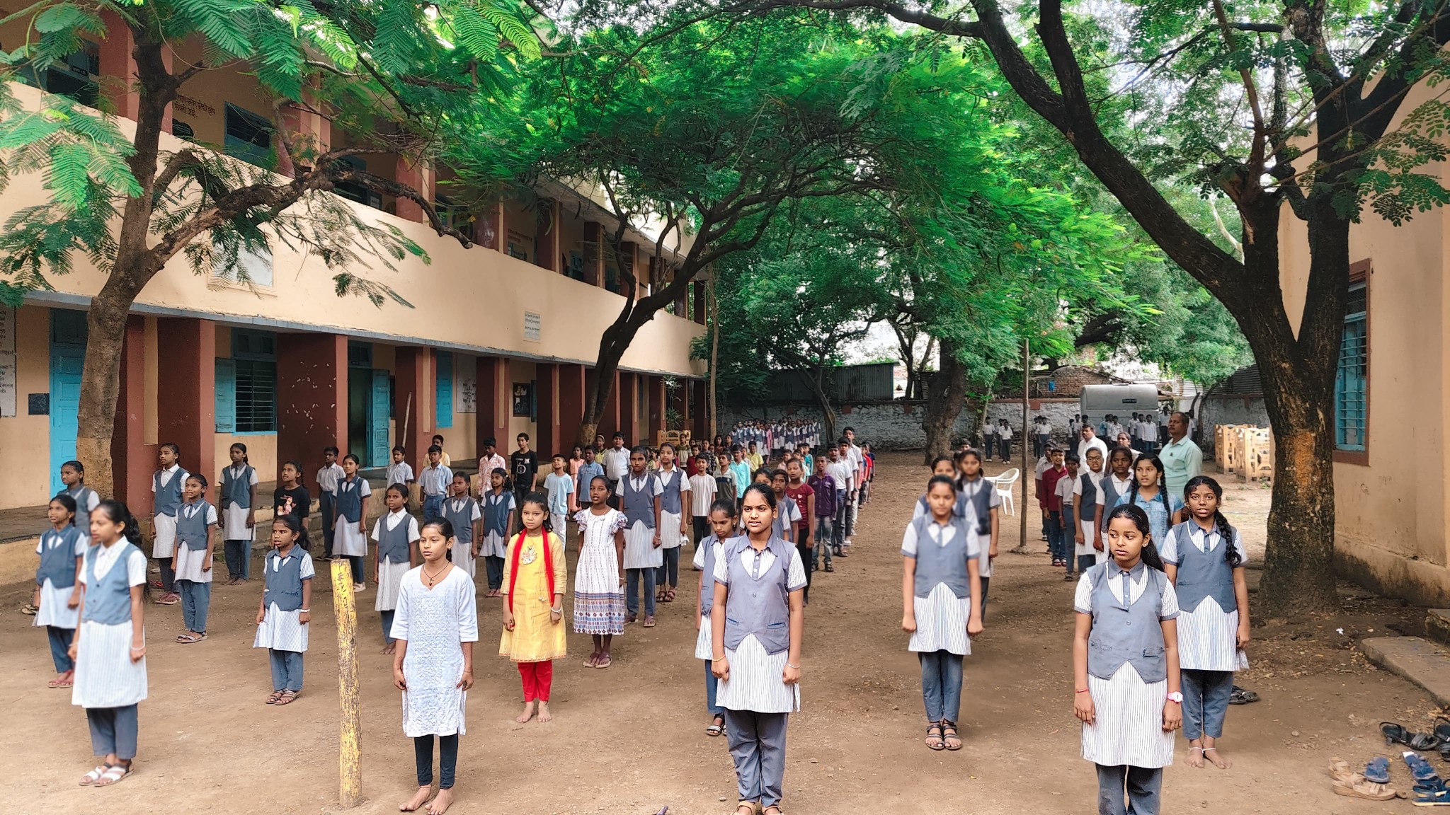 घरोघरी तिरंगा या केंद्र शासनाच्या उपक्रमांतर्गत शाळेमध्ये ध्वजारोहण 